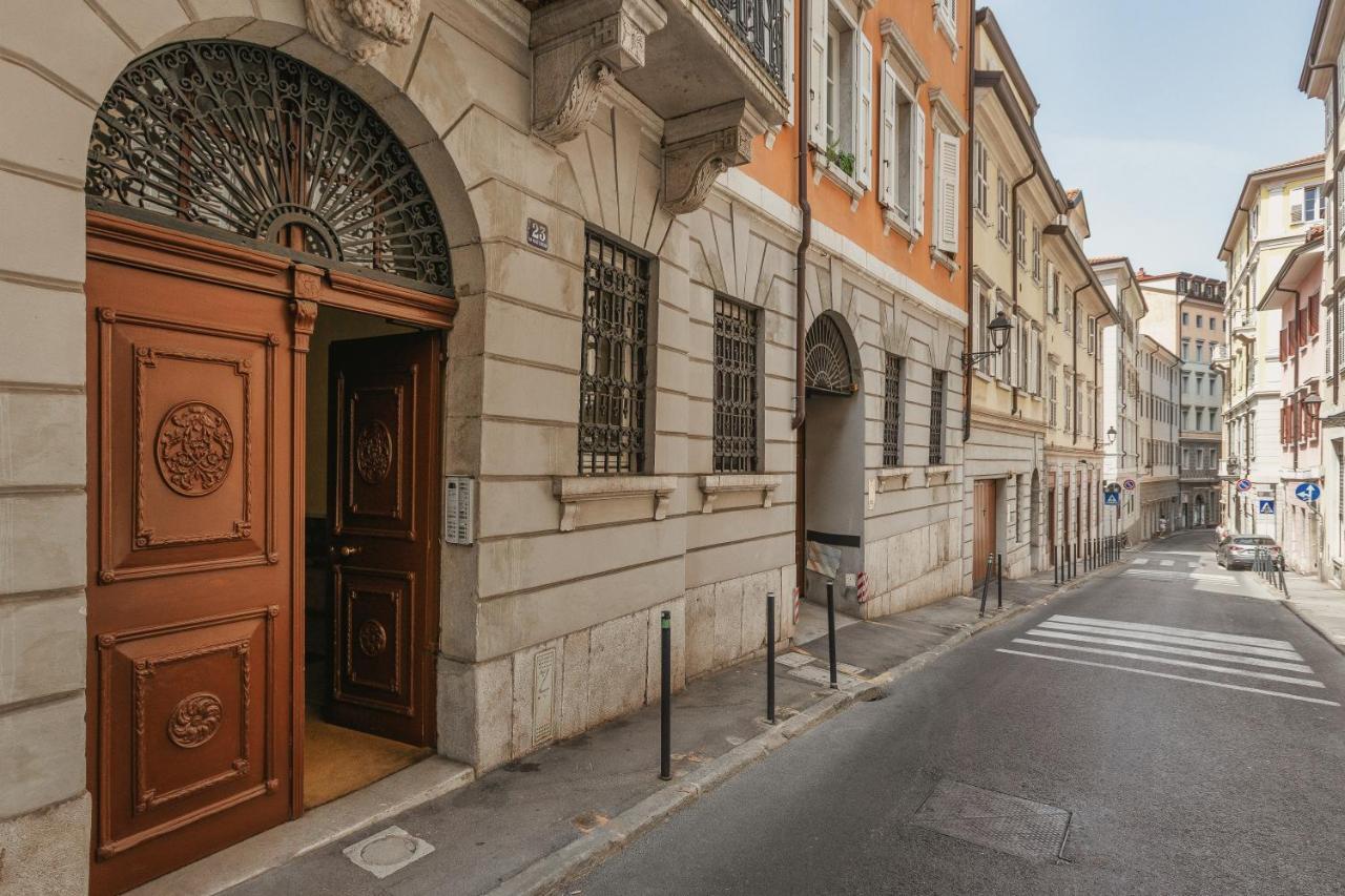 Suite Saba, Stile E Parcheggio In Centro A Trieste Exterior foto