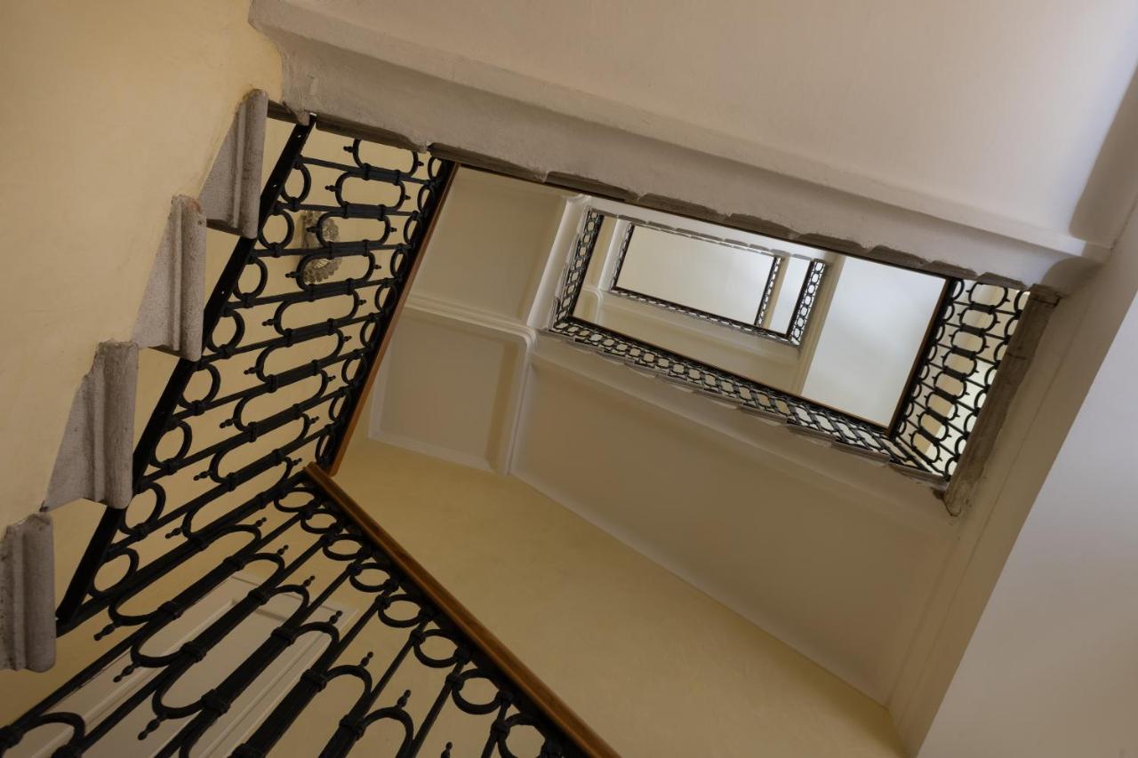 Suite Saba, Stile E Parcheggio In Centro A Trieste Exterior foto